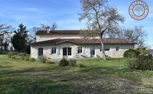 19 Th C Castle Outbuildings, Stabbles, Pool
