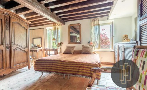 Castle for Sale in Villefranche-sur-Saone, Auvergne-Rhône-Alpes, France