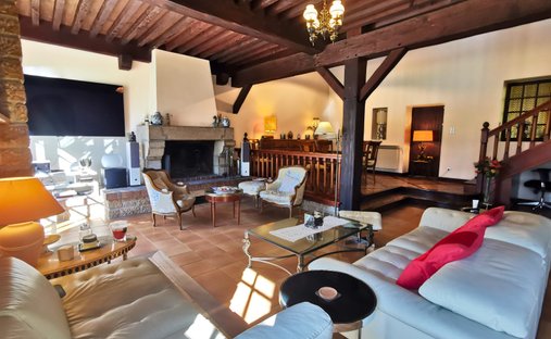 Castle for Sale in Bourg-en-Bresse, Auvergne-Rhône-Alpes, France