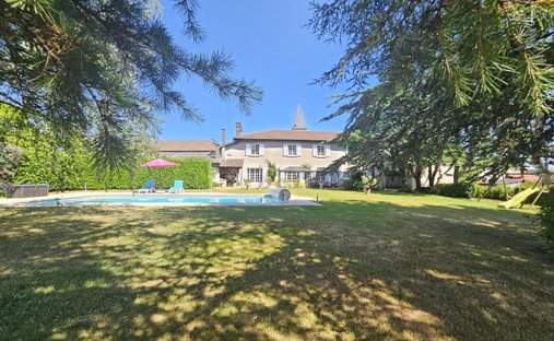 Castle for Sale in Bourg-en-Bresse, Auvergne-Rhône-Alpes, France