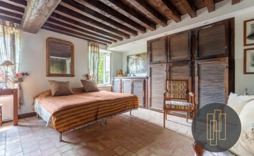 Castle for Sale in Villefranche-sur-Saone, Auvergne-Rhône-Alpes, France