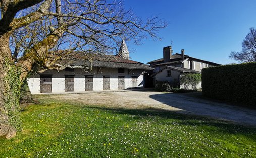 Castle for Sale in Bourg-en-Bresse, Auvergne-Rhône-Alpes, France