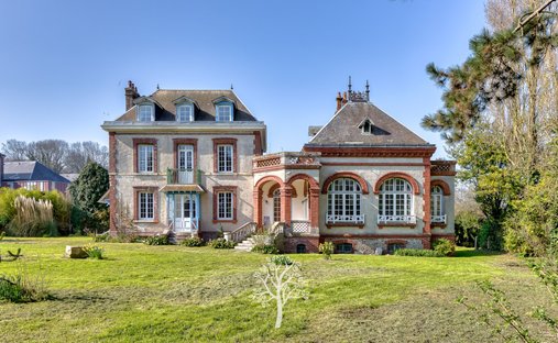 Castle for Sale in Saint-Valery-en-Caux, Normandy, France