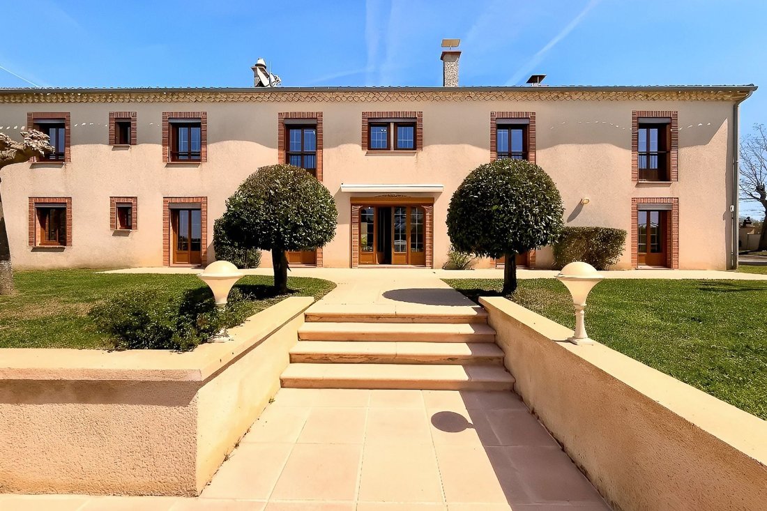 Estate in Mairie, Graulhet, France 4 - 16286721