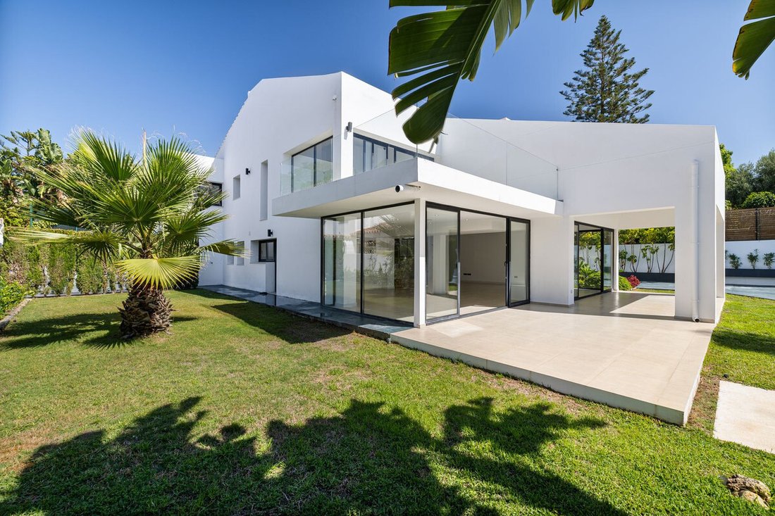 Villa in San Pedro de Alcantara, Andalusia, Spain 2 - 16287206