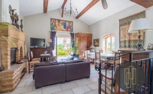 Castle for Sale in Villefranche-sur-Saone, Auvergne-Rhône-Alpes, France