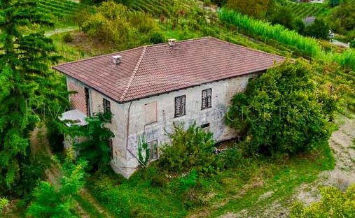 Casa di campagna a Nizza Monferrato, Piemonte, Italia 1