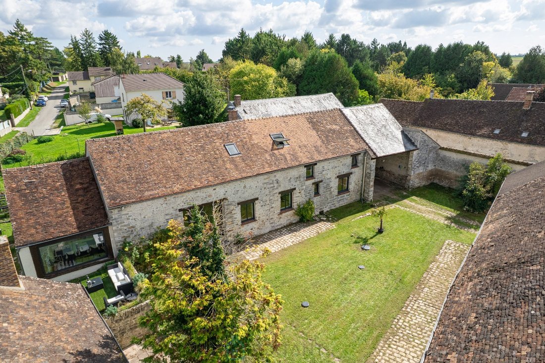 House in Fontainebleau, Ile-de-France, France 1 - 16287847