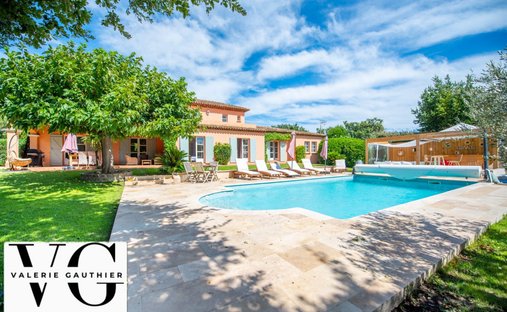 Country House in Grimaud, Provence-Alpes-Côte d'Azur, France 1