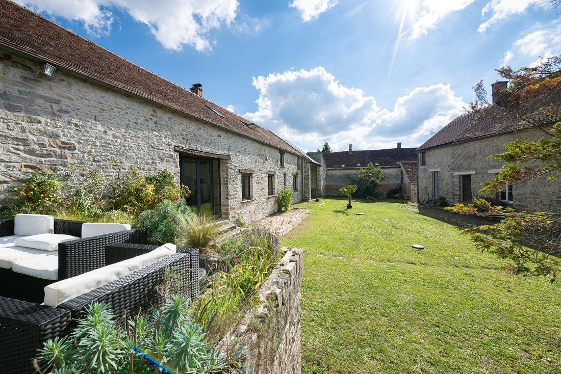 House in Fontainebleau, Ile-de-France, France 3 - 16287847