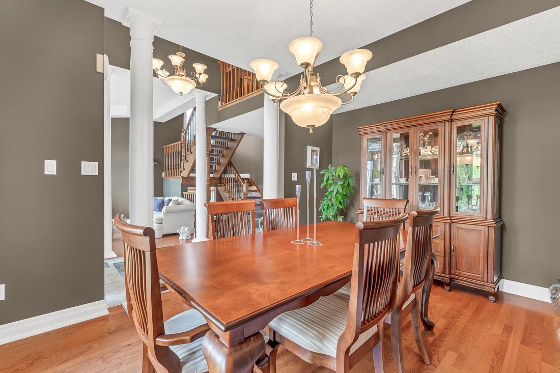 House in Hamilton, Ontario, Canada 5 - 16289197