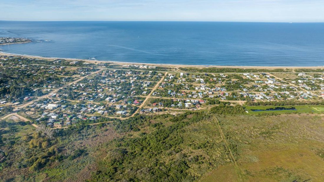Land in Chacras de Medellin Sur Lac, Maldonado Department, Uruguay 3 - 16291815