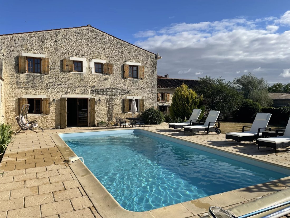 House in Saint-Pierre-de-Juillers, Nouvelle-Aquitaine, France 2 - 16292017