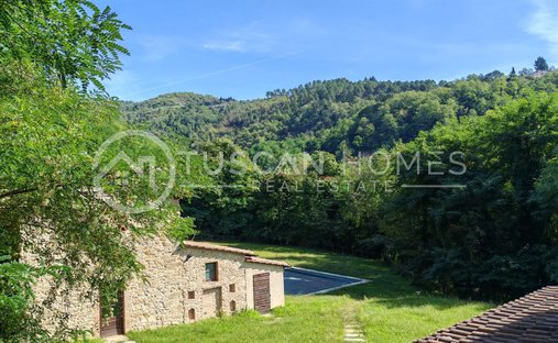 Country House in Barga, Tuscany, Italy 1