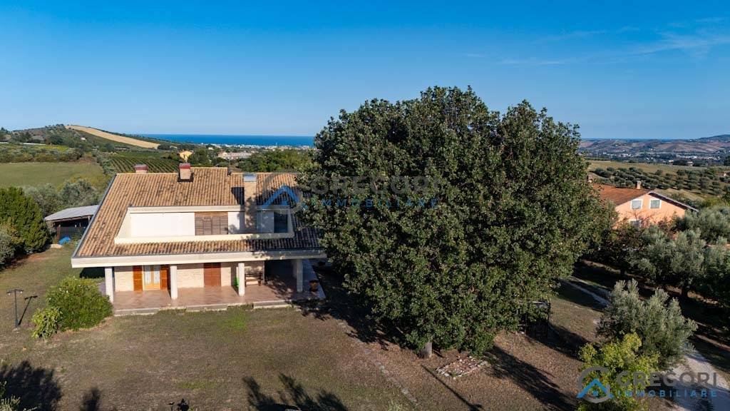 Villa in Giulianova, Abruzzo, Italy 1 - 15676157