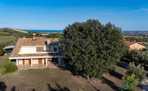 Villa in Giulianova, Abruzzo, Italy 1