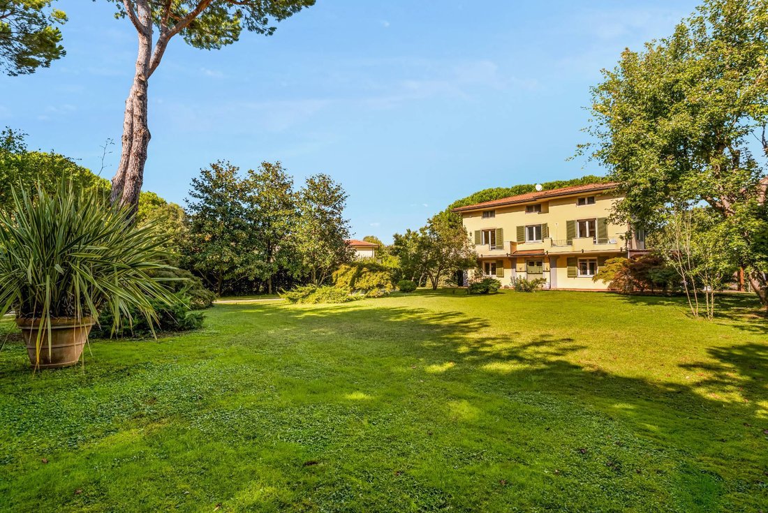 Villa en Ronchi, Massa, Italia 2 - 16292688