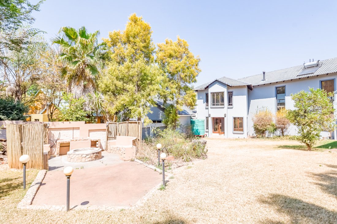 Country House in Silver Lakes Golf Estate, Gauteng, South Africa 1 - 16295462