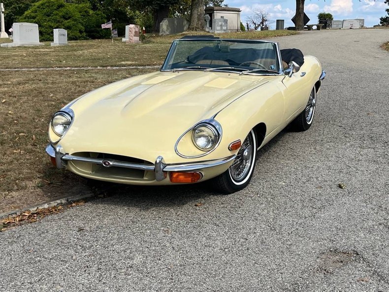 Cabriolet in Glendale, United States 1 - 16293728