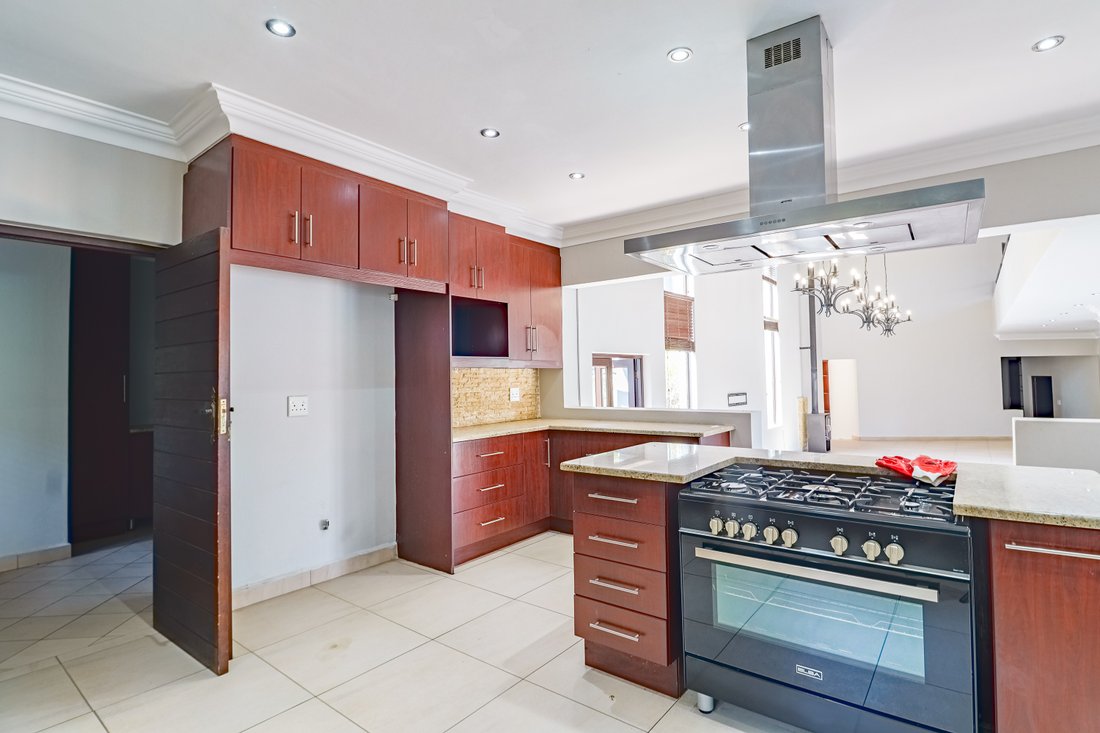 Country House in Silver Lakes Golf Estate, Gauteng, South Africa 4 - 16295462