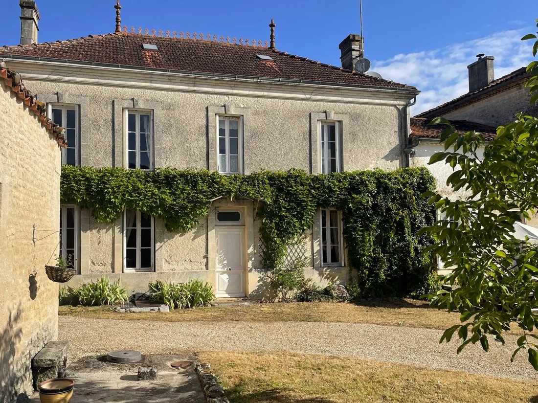 House in Saint-Pierre-de-Juillers, Nouvelle-Aquitaine, France 1 - 16292017