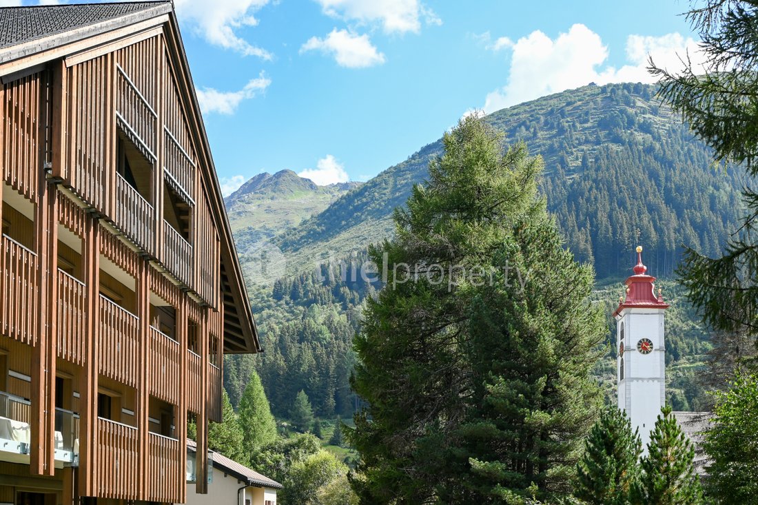 Sun Filled Corner Residence Overlooking Lush Greenery And The River