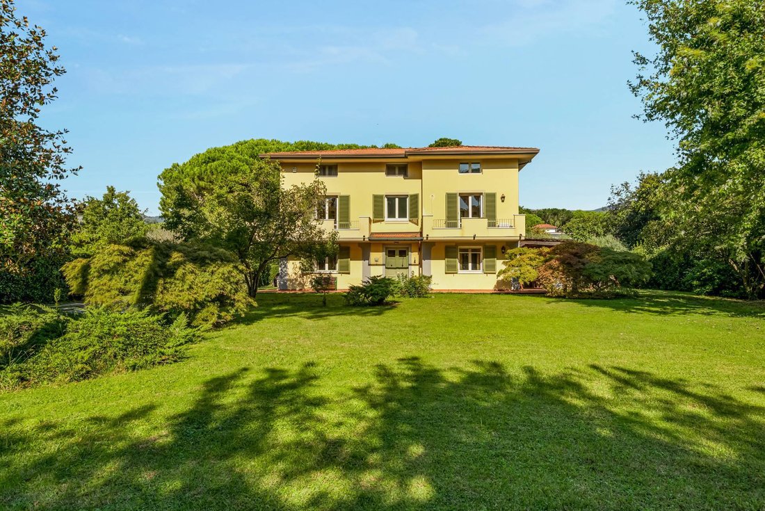 Villa en Ronchi, Massa, Italia 1 - 16292688