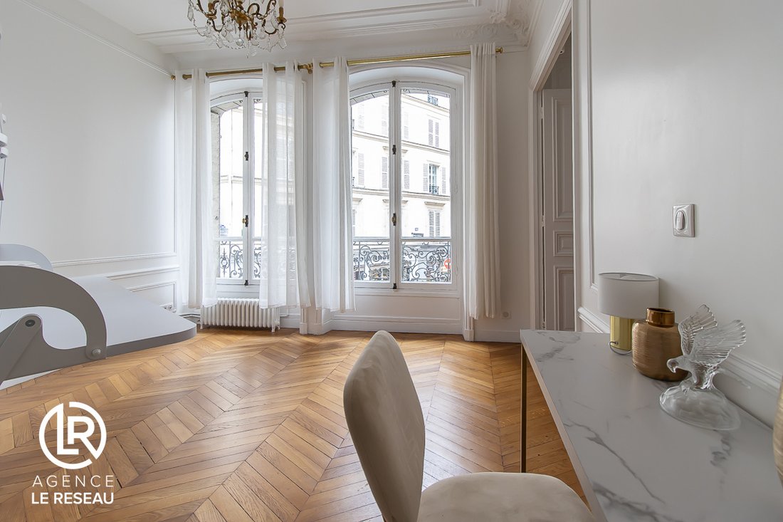 Apartment in Saint Philippe du Roule, Paris 8e Arrondissement, Paris 4 - 16289722