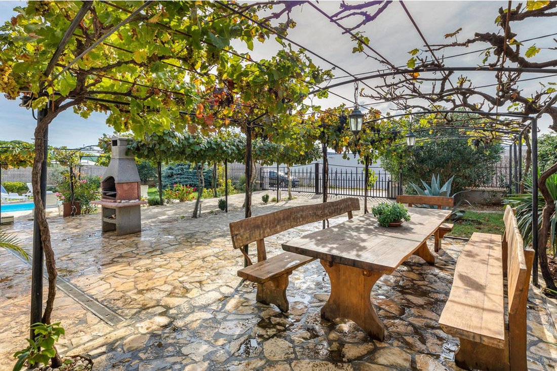 Villa in Mjesni odbor Kastanjer, Grad Pula, Istria County 4 - 16292290