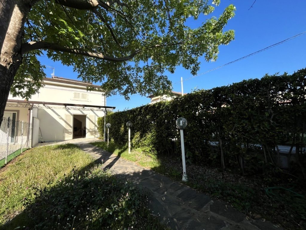 House in Pietrasanta, Tuscany, Italy 4 - 16291654