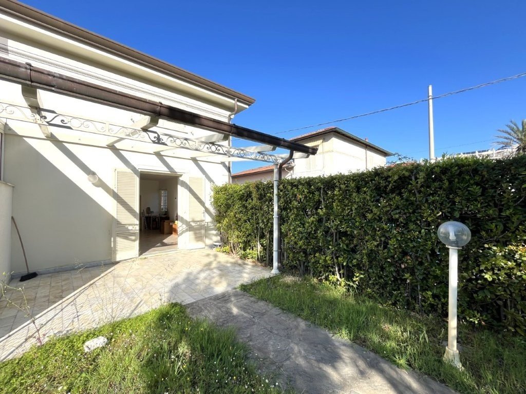 House in Pietrasanta, Tuscany, Italy 2 - 16291654