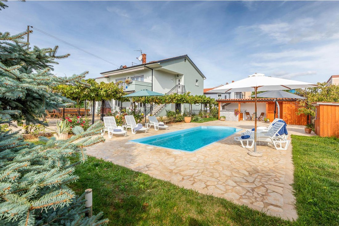 Villa in Mjesni odbor Kastanjer, Grad Pula, Istria County 1 - 16292290