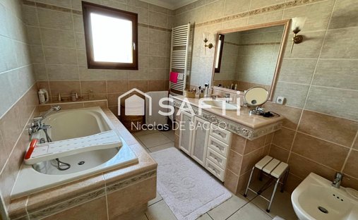 Castle for Sale in Casteljaloux, Nouvelle-Aquitaine, France