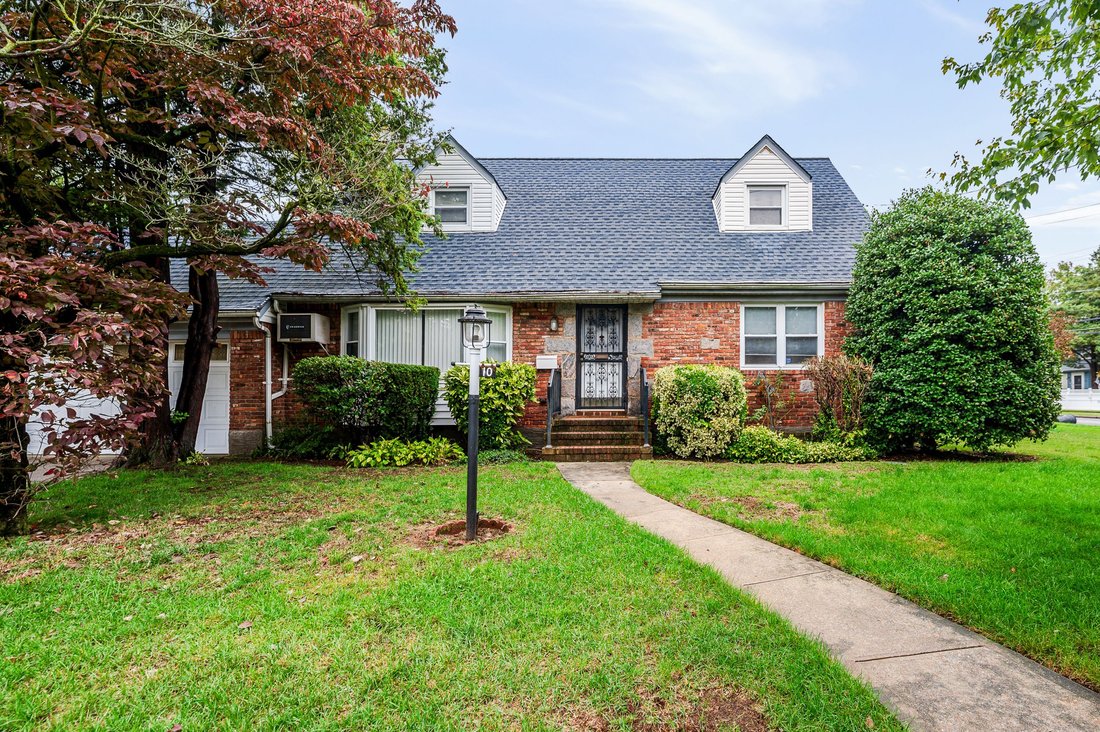 House in Malverne, New York, United States 1 - 16289603