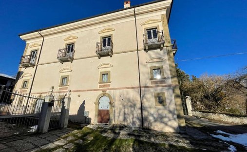 Villa in Capitignano, Abruzzo, Italy 1