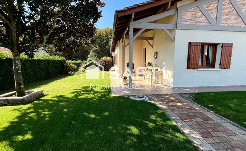 Castle for Sale in Casteljaloux, Nouvelle-Aquitaine, France