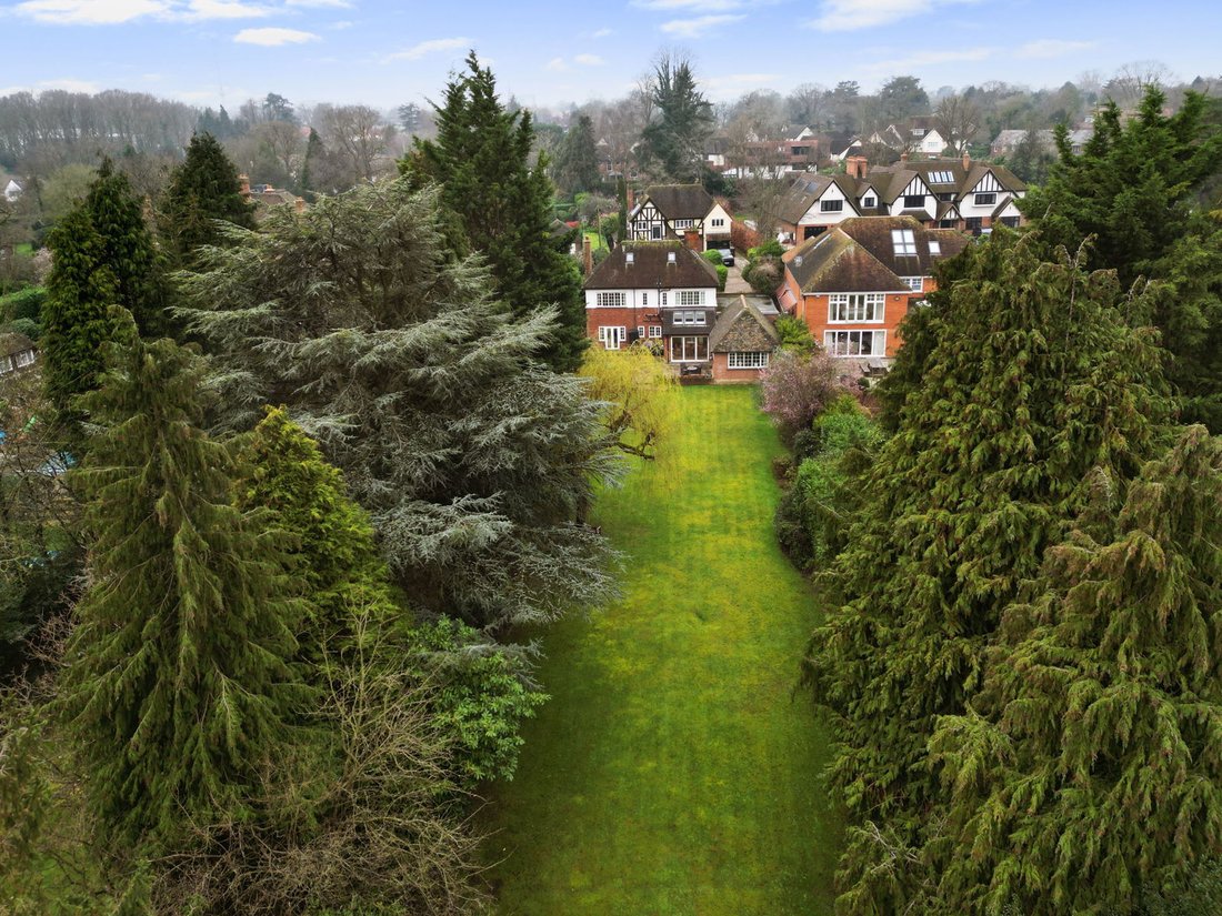 House in Shenfield Common, Brentwood, England 4 - 16292103