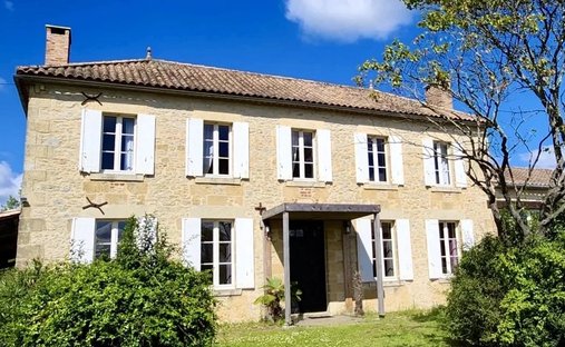 Castle for Sale in Monségur, Nouvelle-Aquitaine, France