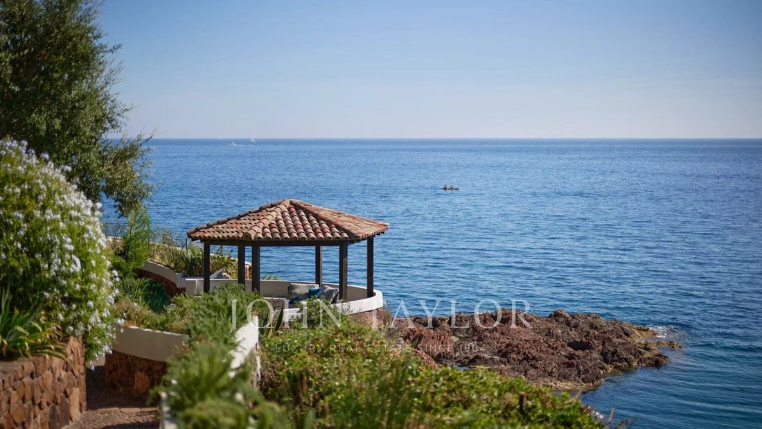House in Théoule-sur-Mer, Provence-Alpes-Côte d'Azur, France 4 - 14967234