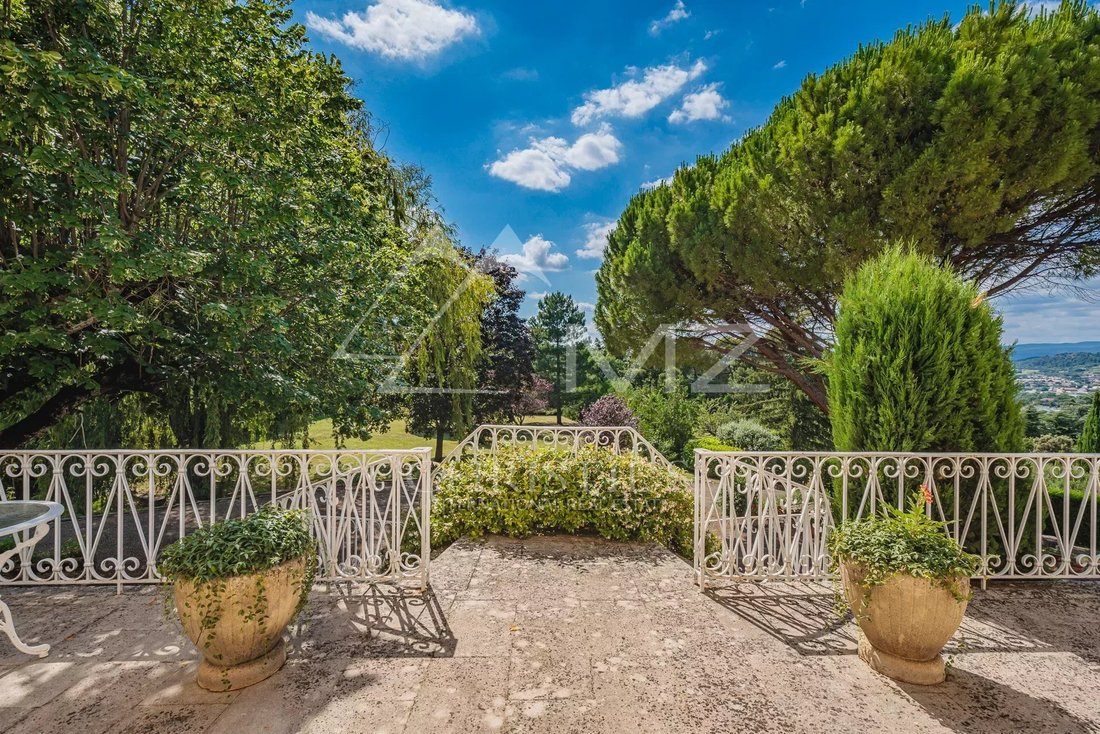 Estate in Apt, Provence-Alpes-Côte d'Azur, France 5 - 14444007