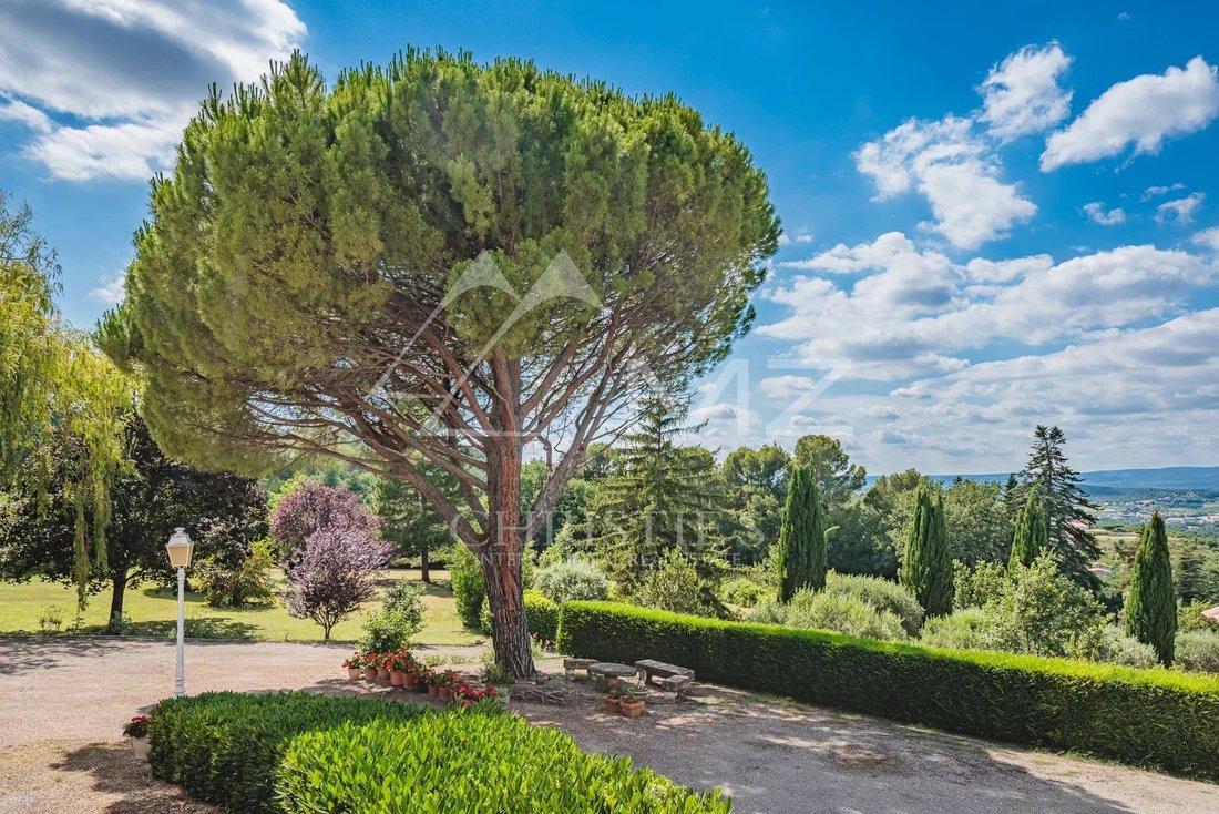 Estate in Apt, Provence-Alpes-Côte d'Azur, France 3 - 14444007