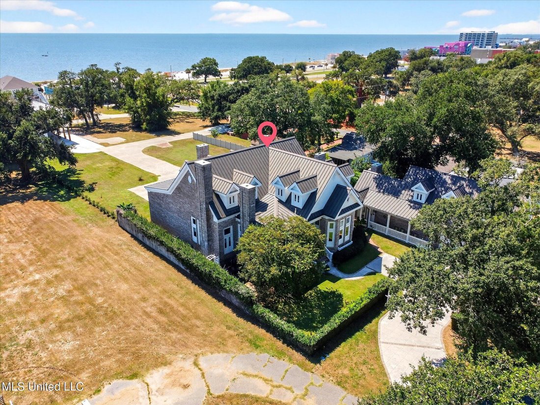 House in Biloxi, Mississippi, United States 3 - 16295854