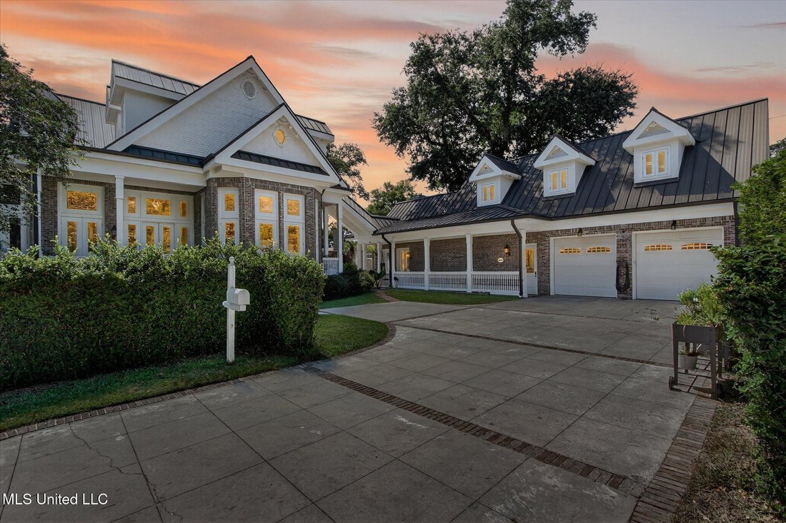 House in Biloxi, Mississippi, United States 1 - 16295854