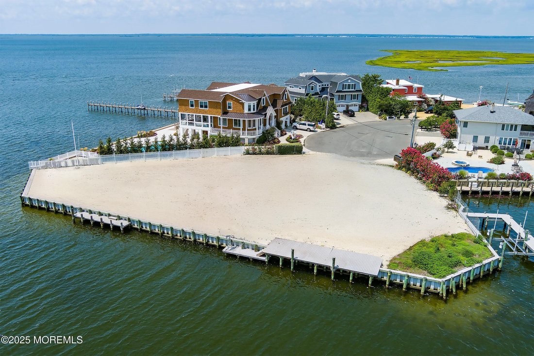 House in Ship Bottom, New Jersey, United States 3 - 16299673