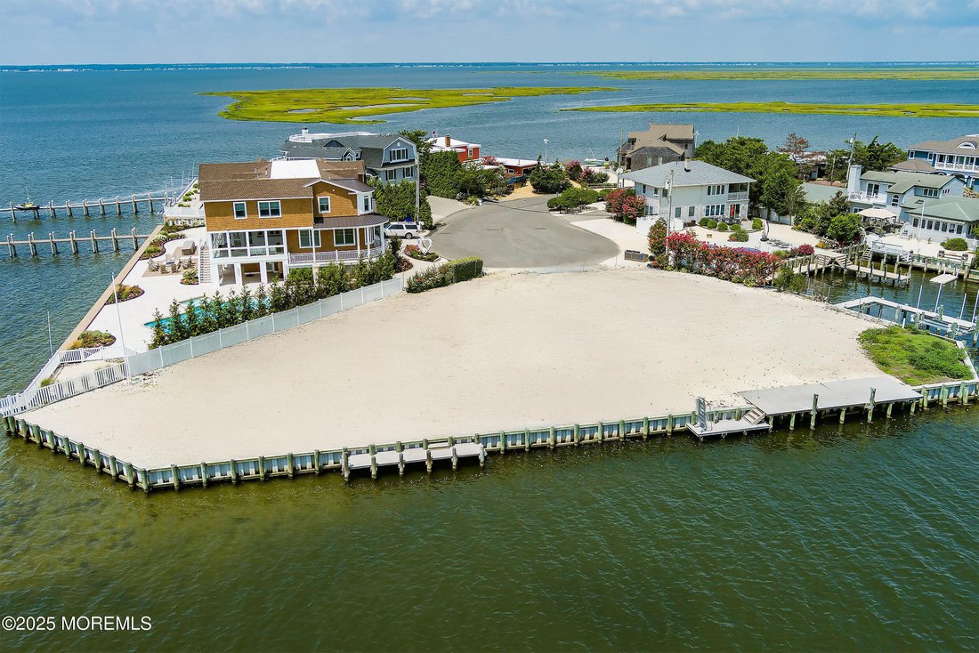 House in Ship Bottom, New Jersey, United States 4 - 16299673