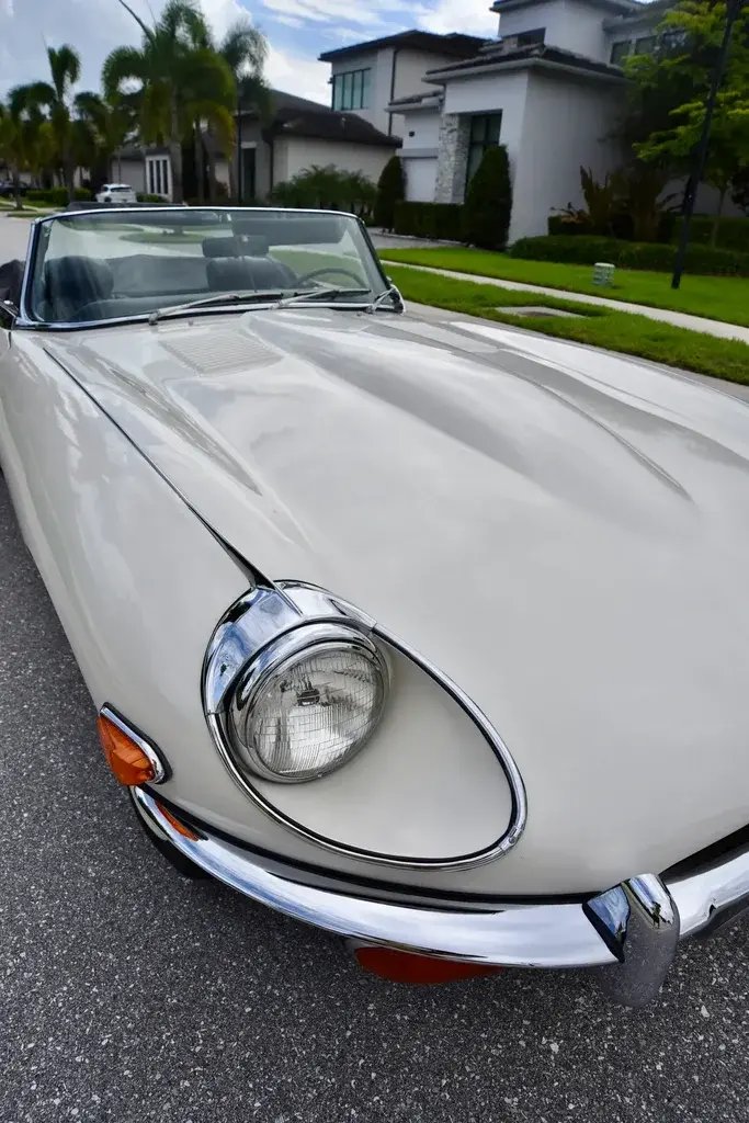 Cabriolet in Glendale, United States 5 - 16307082