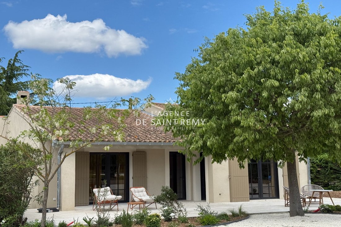Villa in Saint-Rémy-de-Provence, Provence-Alpes-Côte d'Azur, France 1 - 16105488