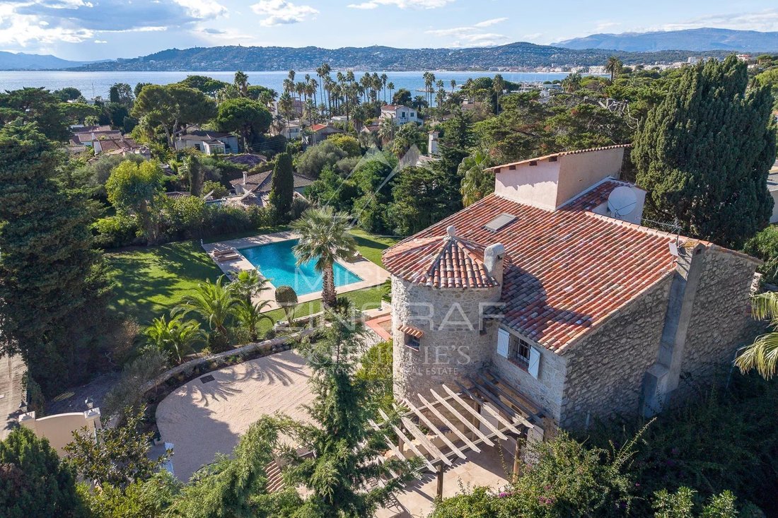 Villa in Antibes, Provence-Alpes-Côte d'Azur, France 1 - 16225414