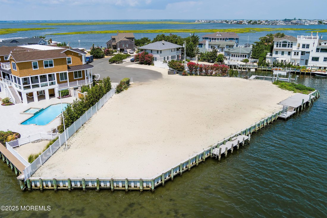 House in Ship Bottom, New Jersey, United States 1 - 16299673