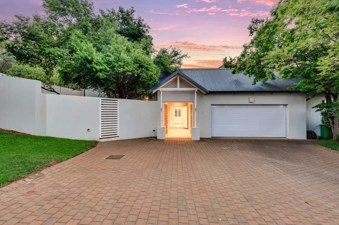 House in Broadacres, Gauteng, South Africa 4 - 16298600